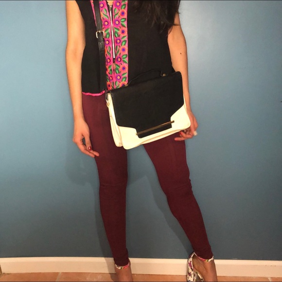 SOLD ๐ UO Black, White & Gold shoulder bag - Picture 3 of 5